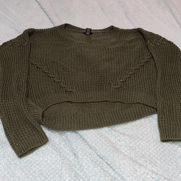Rue21 cropped cable knit sweater (M) - Picture 2 of 5